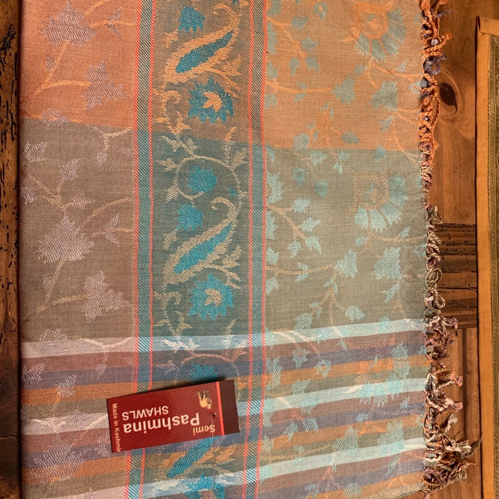 Scarf - Picture 2 of 8